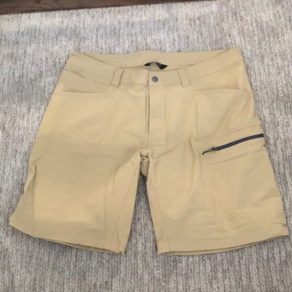 Mens North Face Shorts tan size 36